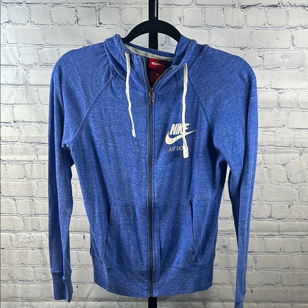 👟 Nike Just Do It Full-Zip Hoodie
Size XS – Blue Heather